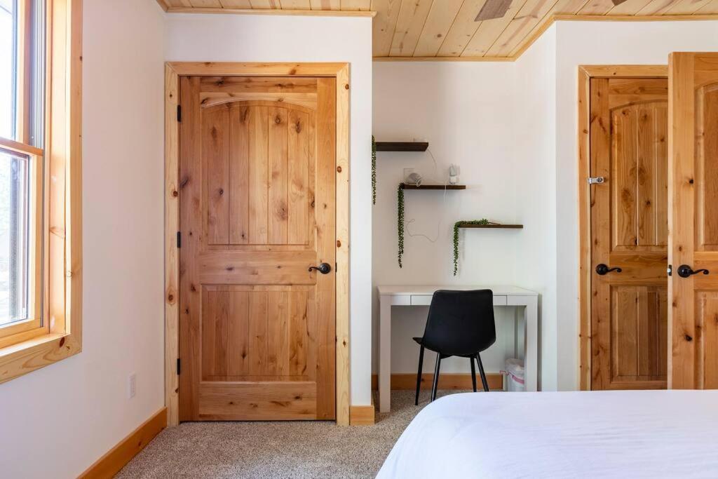 Modern Family Cabin Mins To Lake, Slopes & Hikes Big Bear City Eksteriør bilde